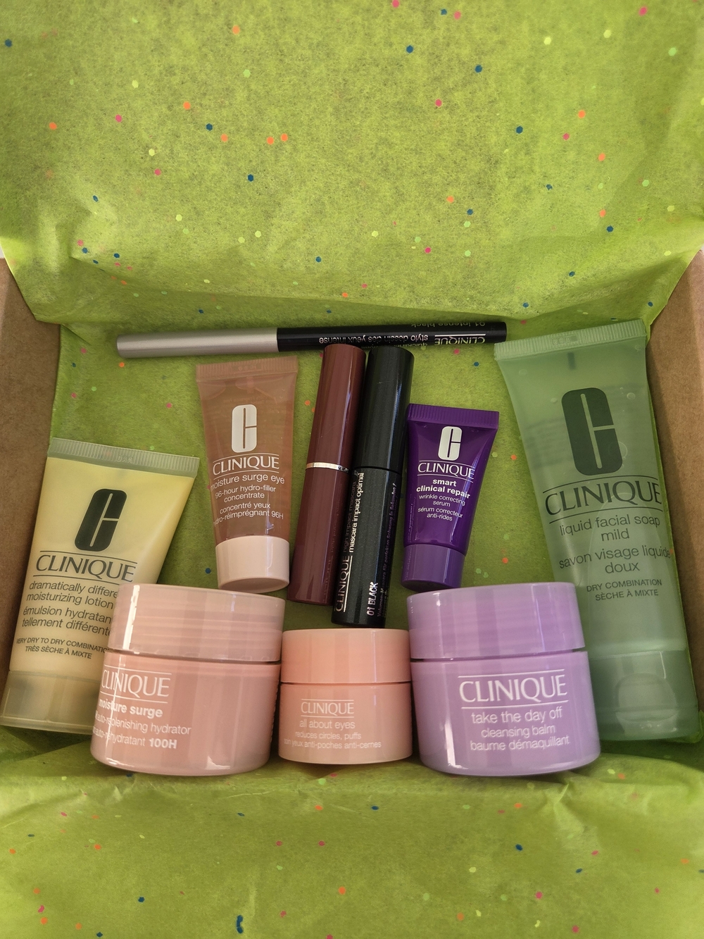 Clinique Mini Skincare & Lip Makeup Bundle